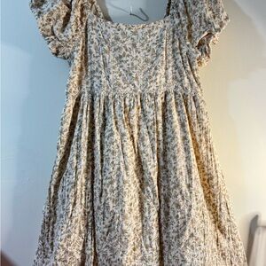 American Eagle Outfitters Cream Floral Junior dress